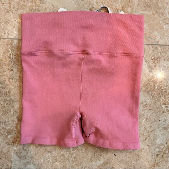 Wellbeing + Beingwell StretchWell Valle 4 Inch Bike Short in Rose | USED - Picture 5 of 10